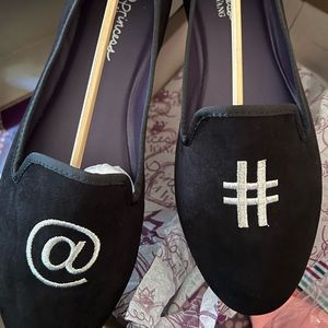 Vera Wang, Sz 10, NIB, black social media inspired slip on shoes!